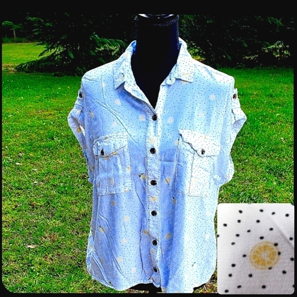 Lemon print ladies buttondown EUC Medium - Picture 1 of 7